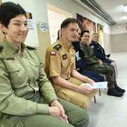 mundurowi czytaja i o bezpieczenstwie opowiadaja 7